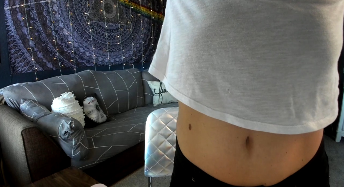 Lauran Vickers midriff tease